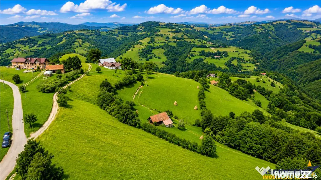 FILM! Cu view panoramic la 360 grade, teren 10.335 mp, Poian