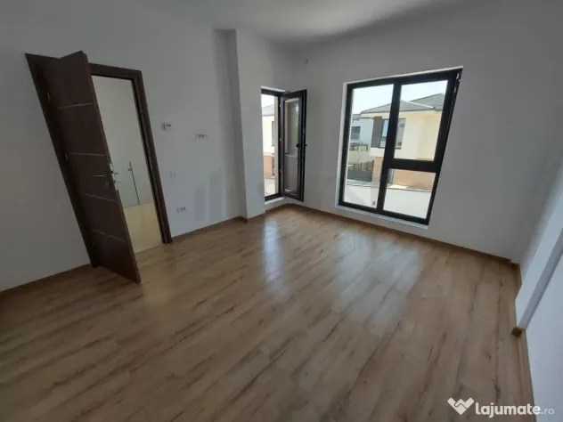 Vila 5 camere in Tunari tip Duplex