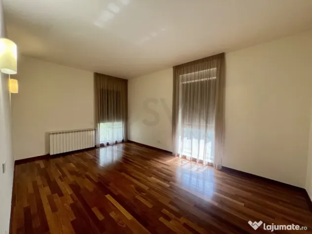 Apartament 4 camere Capitale l loc parcare inclus