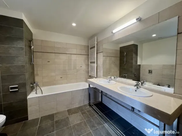 Apartament 4 camere Capitale l loc parcare inclus