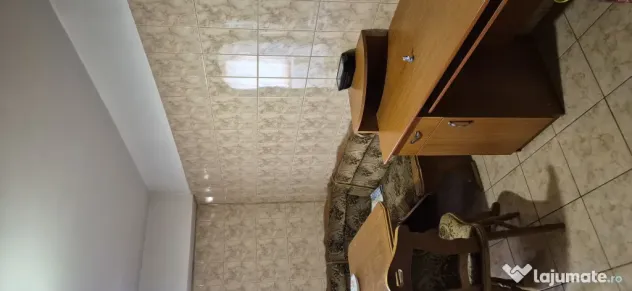 Închiriez Apartament 3 camere prima stație de la Podu Roș