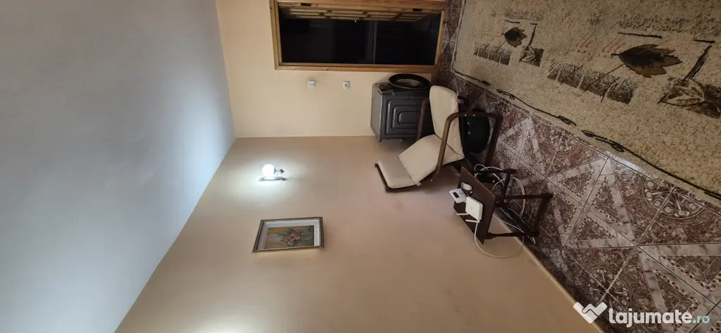Închiriez Apartament 3 camere prima stație de la Podu Roș