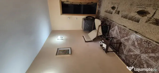 Închiriez Apartament 3 camere prima stație de la Podu Roș
