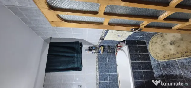 Închiriez Apartament 3 camere prima stație de la Podu Roș
