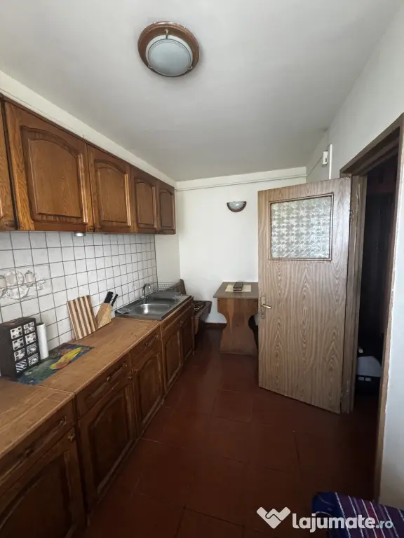 Apartament 3 camere sector 4 Giurgiului