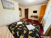 Casă individuală de vânzare – Intrare în Bran, la asfa