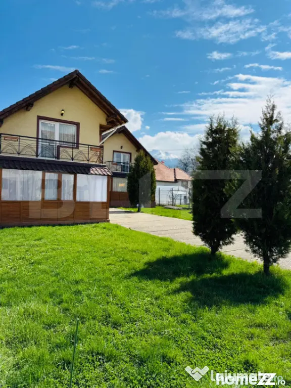Casă individuală de vânzare – Intrare în Bran, la asfa