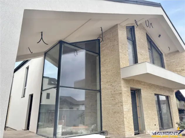 Vila moderna, unica prin design si arhitectura, la cheie, Sa