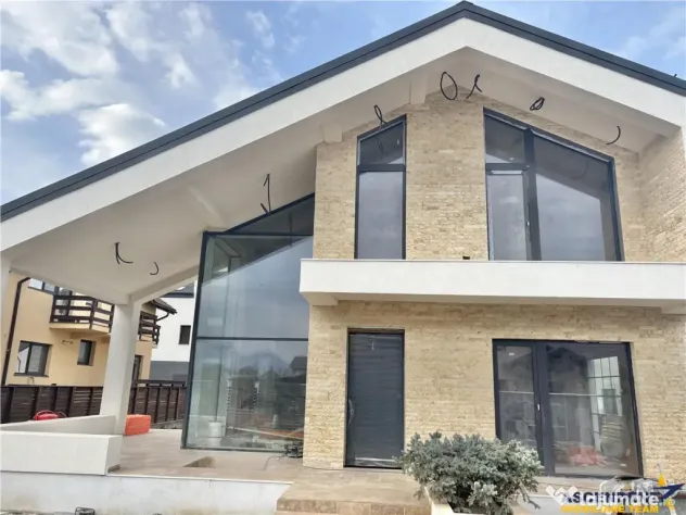 Vila moderna, unica prin design si arhitectura, la cheie, Sa