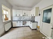 Casa individuala pentru birouri cu 10 locuri de parcare 