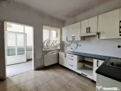 Casa individuala pentru birouri cu 10 locuri de parcare 