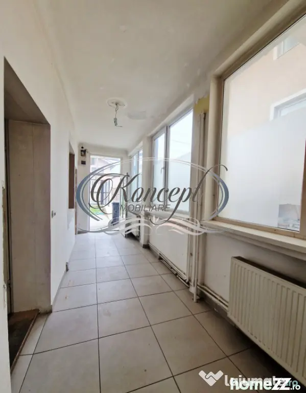 Casa individuala pentru birouri cu 10 locuri de parcare