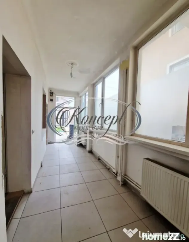 Casa individuala pentru birouri cu 10 locuri de parcare