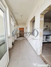 Casa individuala pentru birouri cu 10 locuri de parcare 