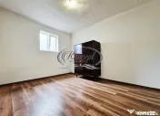 Casa individuala pentru birouri cu 10 locuri de parcare 