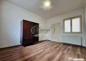 Casa individuala pentru birouri cu 10 locuri de parcare 