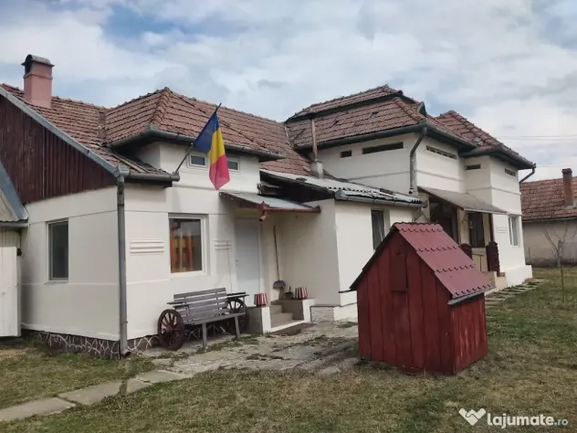 Casa de vanzare, cu cinci camere, Subcetate