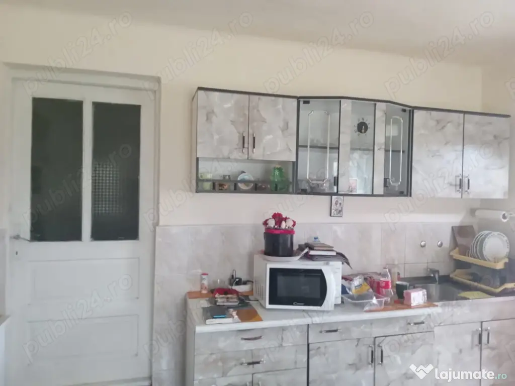 Casa de vanzare, cu cinci camere, Subcetate