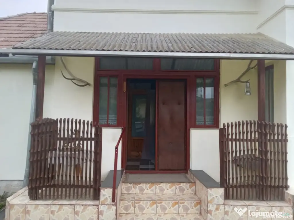 Casa de vanzare, cu cinci camere, Subcetate