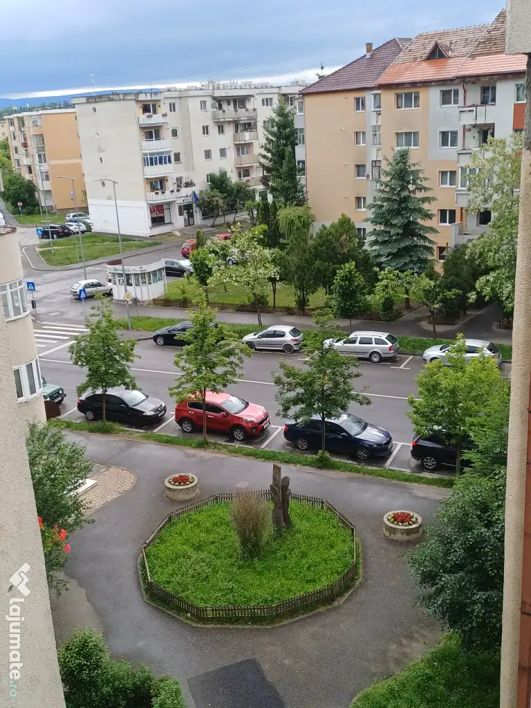 Apartament 3 camere decomandat | Bloc cărămidă 1990 | Zona Nicolae Iorga
