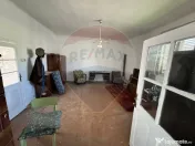 Casa de inchiriat in zona Parneava/Confectii 