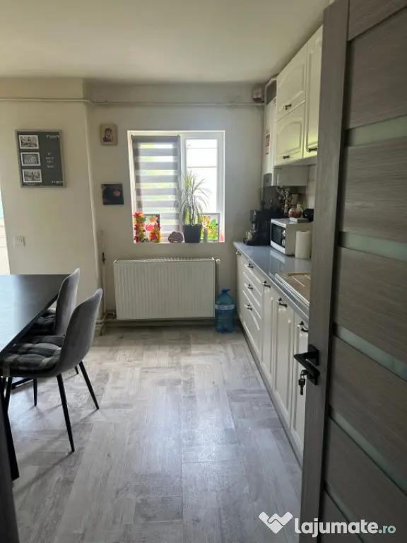 Apartament 3 camere, decomandat, 76 mp, zona 1 Mai