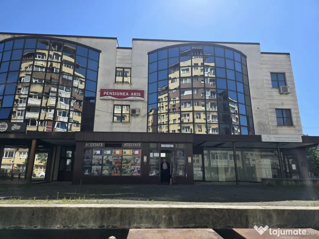Clădire de birouri ultracentrală, cu parcare subterană pr