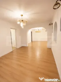 Apartament 3 camere decomandat, 72 mp, parter, zona Curtea d