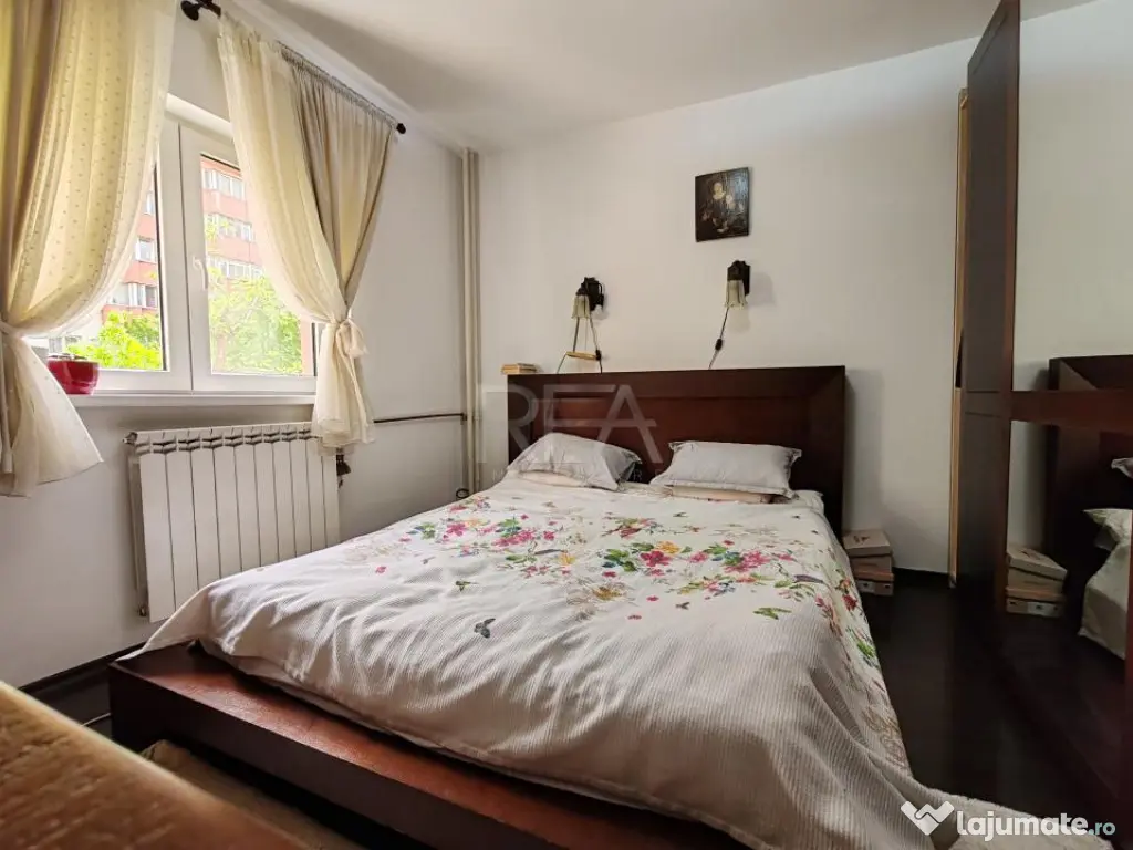 3 camere, decomandat, et 2/8, anvelopat- 13 Septembrie