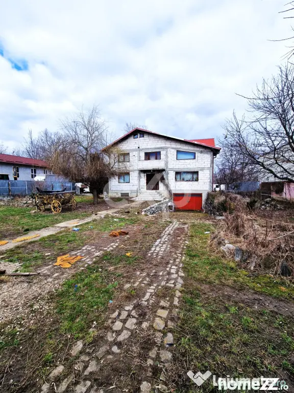 Casa de vanzare S+P+M , Teiș – la 5 minute de Târgovișt