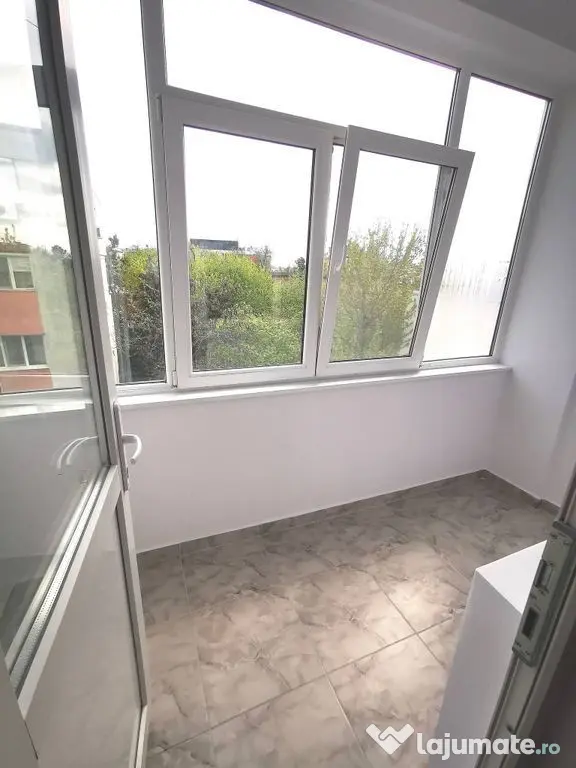 De vanzare apartament cu 2 camere, central. et. 3, 79.900...