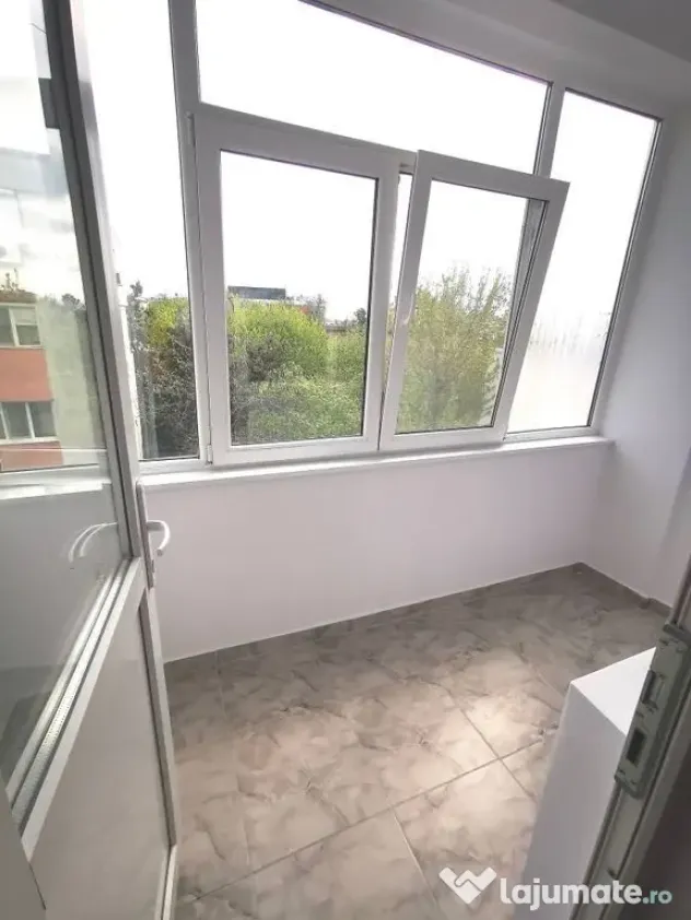 De vanzare apartament cu 2 camere, central. et. 3, 79.900...