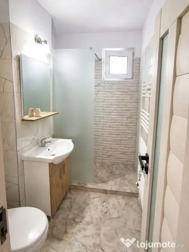 De vanzare apartament cu 2 camere, central. et. 3, 79.900...