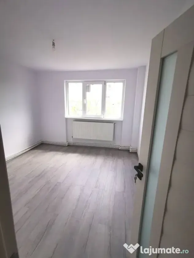 De vanzare apartament cu 2 camere, central. et. 3, 79.900...