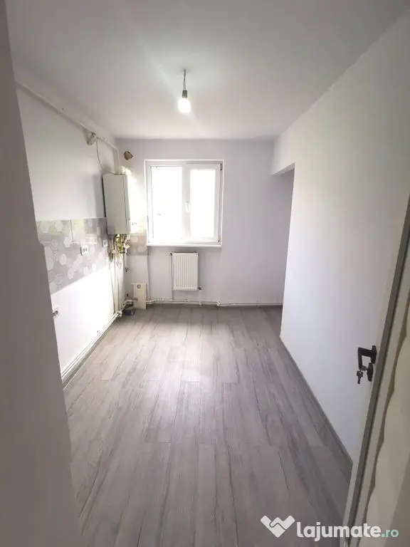 De vanzare apartament cu 2 camere, central. et. 3, 79.900...