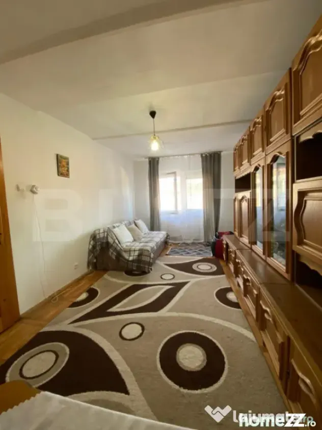 Descriere apartament – 3 camere, zonă centrală, orientar