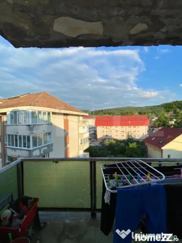 Descriere apartament – 3 camere, zonă centrală, orientar