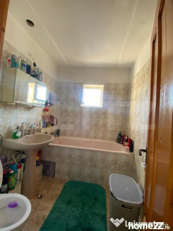 Descriere apartament – 3 camere, zonă centrală, orientar