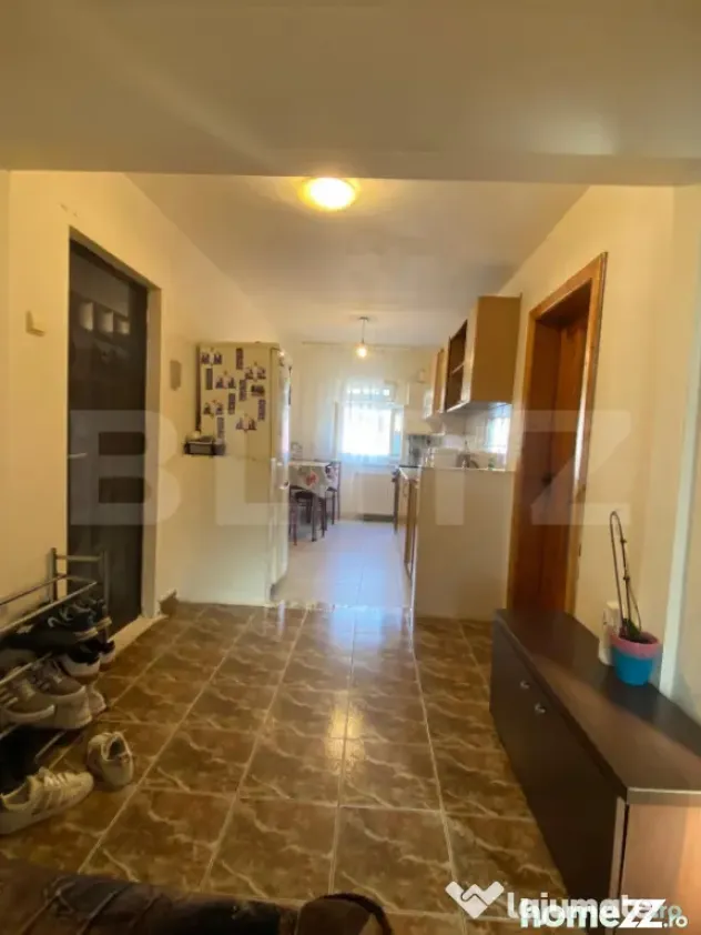 Descriere apartament – 3 camere, zonă centrală, orientar