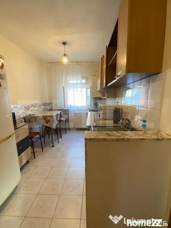Descriere apartament – 3 camere, zonă centrală, orientar