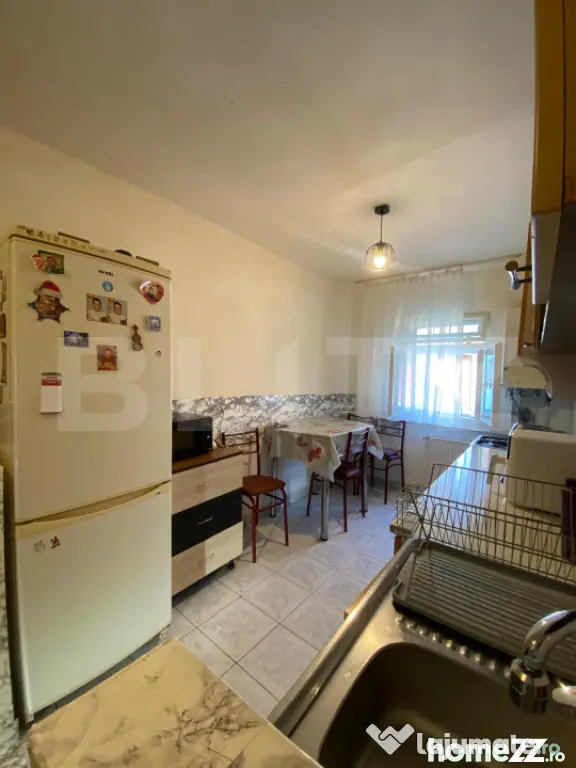 Descriere apartament – 3 camere, zonă centrală, orientar