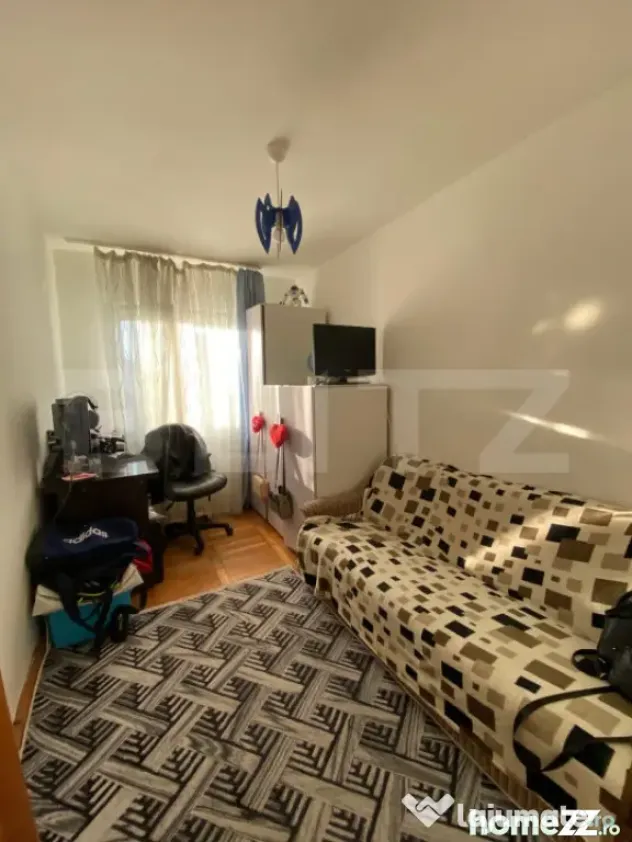 Descriere apartament – 3 camere, zonă centrală, orientar