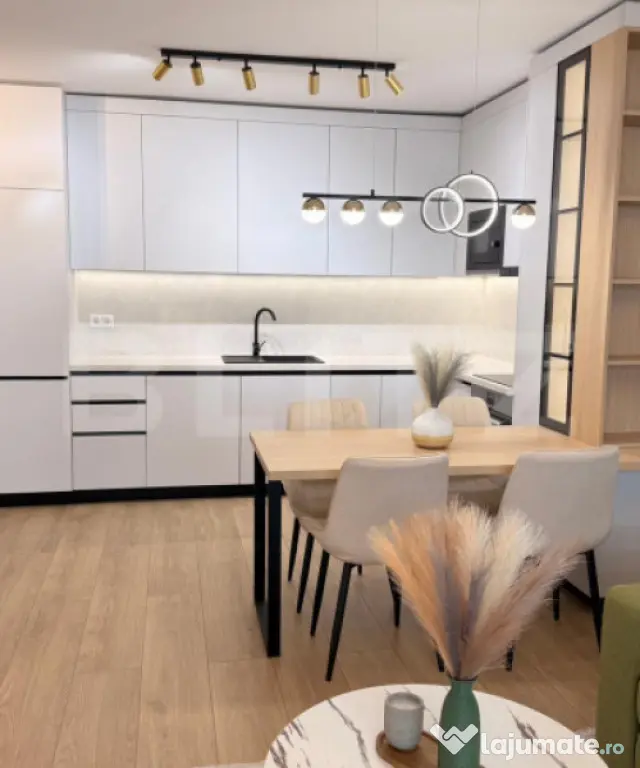 Apartament lux, 2 camere, garaj, zona Eroilor