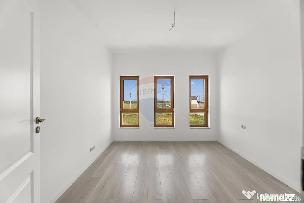 Casă nouă, cu 4 camere, de vânzare, cartier rezidentia...