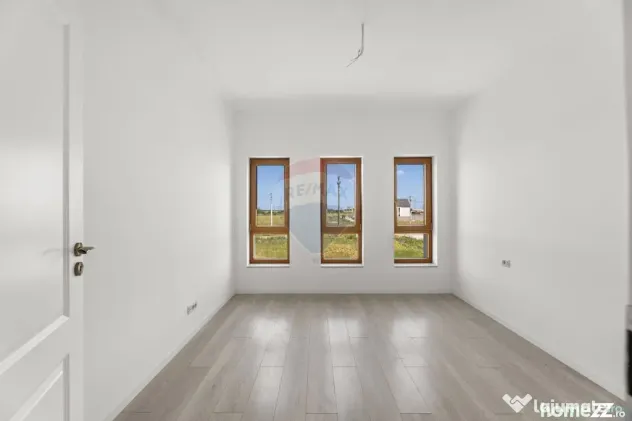 Casă nouă, cu 4 camere, de vânzare, cartier rezidentia...