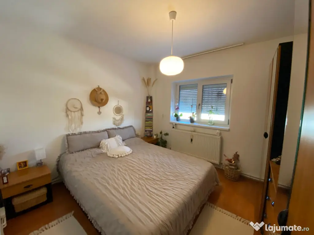 Apartament cu 3 camere, 71mp, zonă centrală +loc de parcare(copertină)