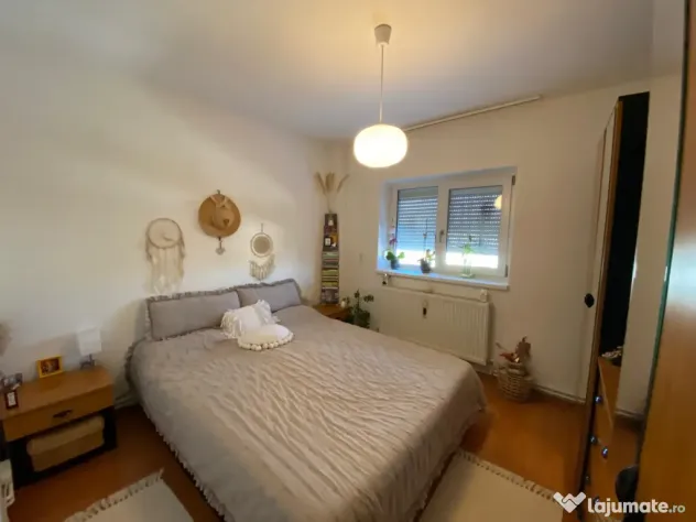 Apartament cu 3 camere, 71mp, zonă centrală +loc de parcare(copertină)