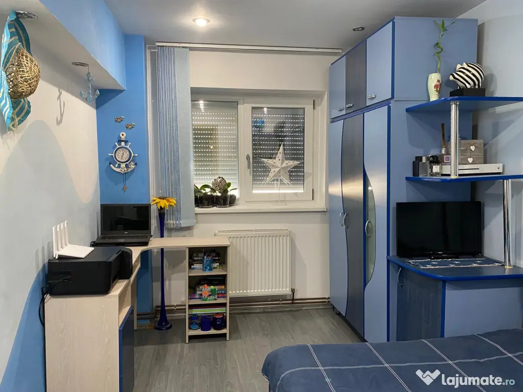 Apartament cu 3 camere, 71mp, zonă centrală +loc de parcare(copertină)