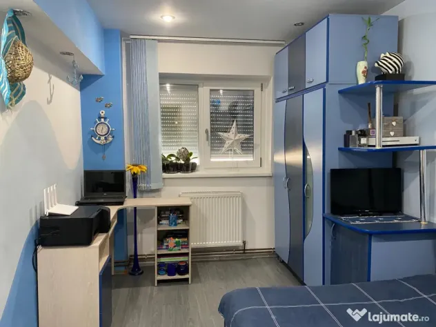 Apartament cu 3 camere, 71mp, zonă centrală +loc de parcare(copertină)