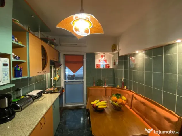 Apartament cu 3 camere, 71mp, zonă centrală +loc de parcare(copertină)